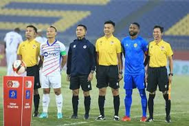 Trợ Lý Trọng Tài Bóng Đá Và Những Quyền Lực Thầm Lặng